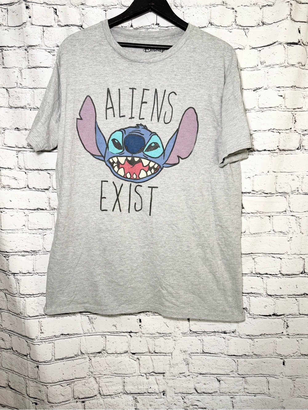 Disney. Stitch graphic tshirt. Size L